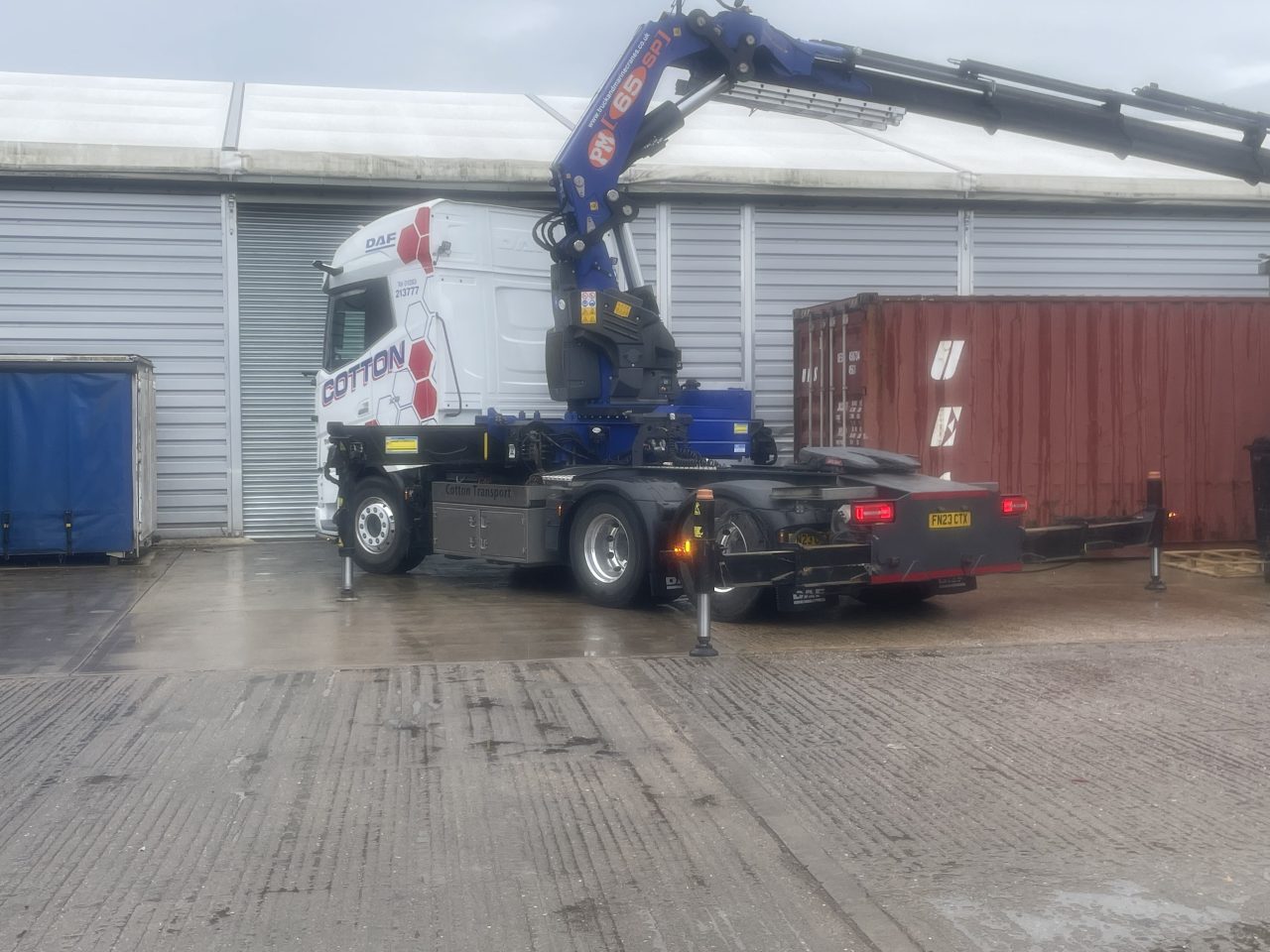 Hiab moving containers